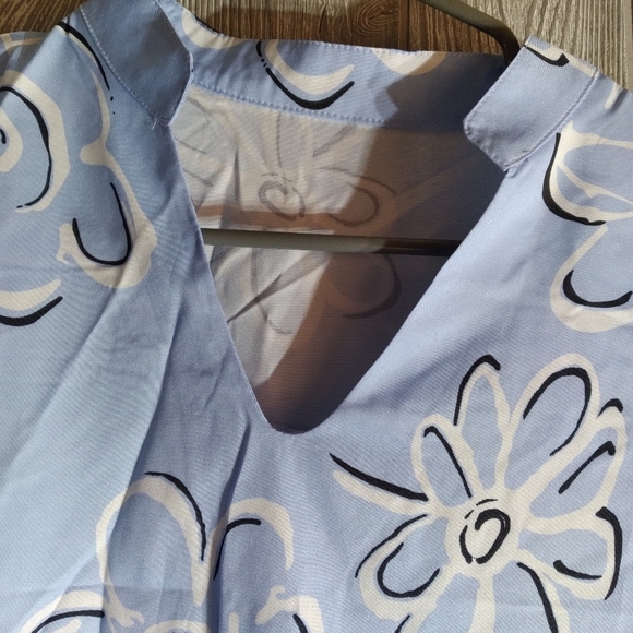 3/$15 Fashion concept top - Picture 4 of 4